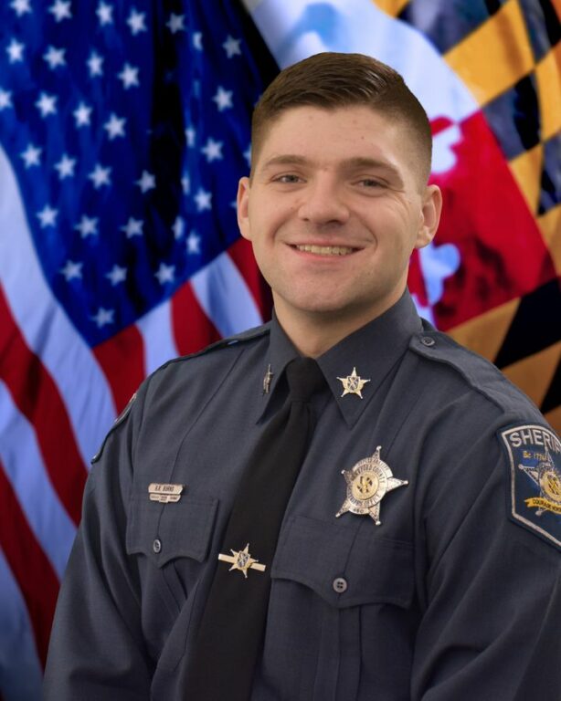 Maryland Cop Delivers Pizza After Delivery Driver Crashes