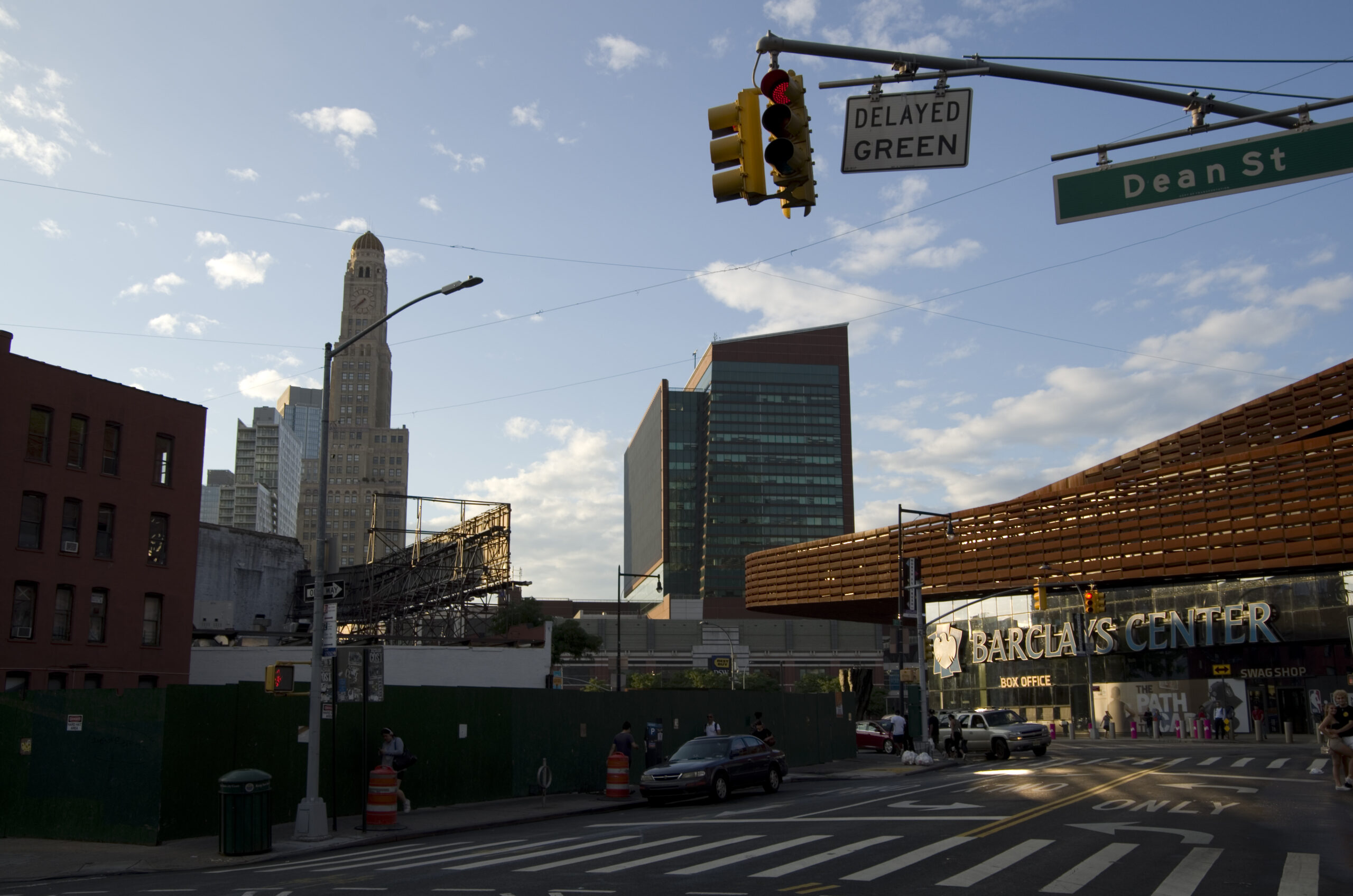 Police Seek Three Suspects in Robbery at Atlantic Avenue-Barclays Center Subway Station
