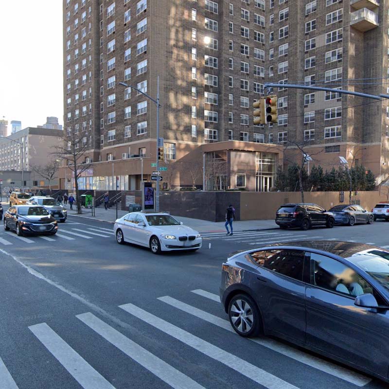 Teen wounded in Hell's Kitchen shooting, suspect at large