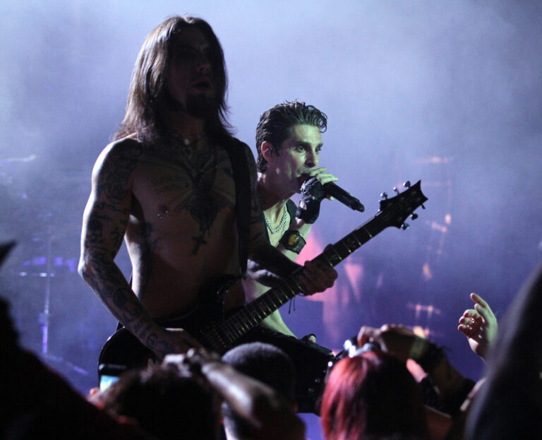 Tensions explode as jane’s addiction fights on stage during boston concert - photo licensed by shore news network.