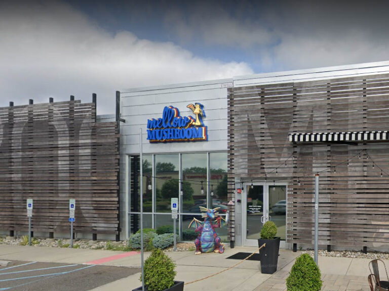 Former mellow mushroom restaurant still vacant - photo licensed by shore news network.