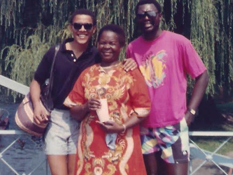 Barack Obama's brother just issued some harsh words for former President