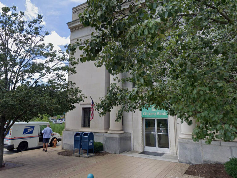 Brave bank teller chased bank robber through neighborhood to take back stolen money - photo licensed by shore news network.