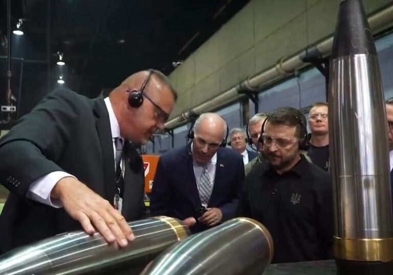 Ukrainian president tours american war complex factory making artillery shells in pennsylvania - photo licensed by shore news network.