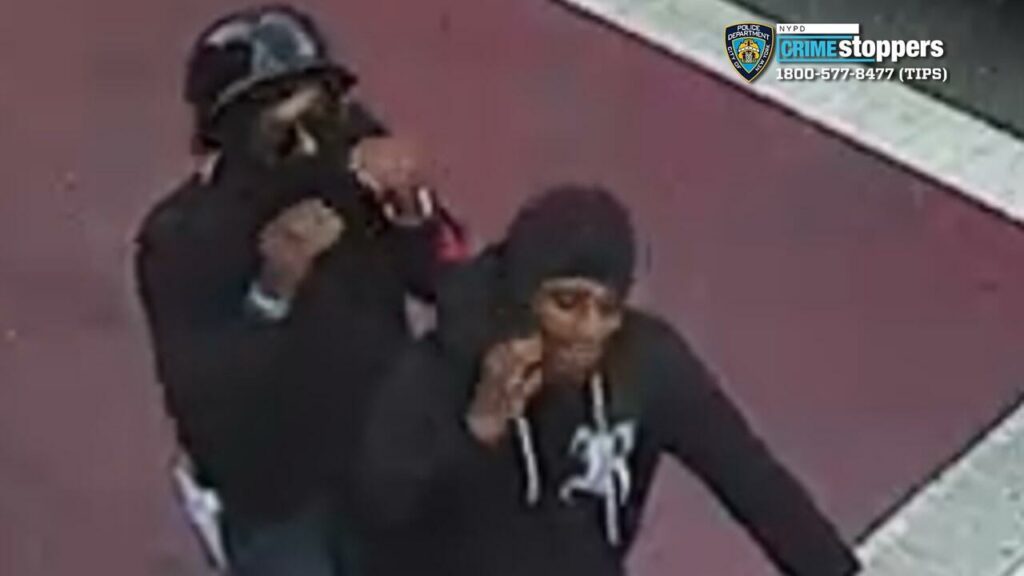 NYPD Seeking Suspect Wanted in Chelsea Robbery