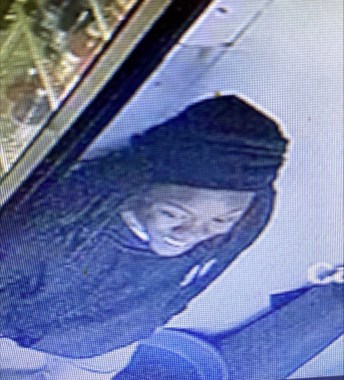 Suspect on the run after daytime shooting on Pennsylvania Avenue in D.C.