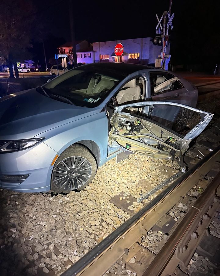 GPS Leads New Jersey Driver onto Tracks In Path of Oncoming Train