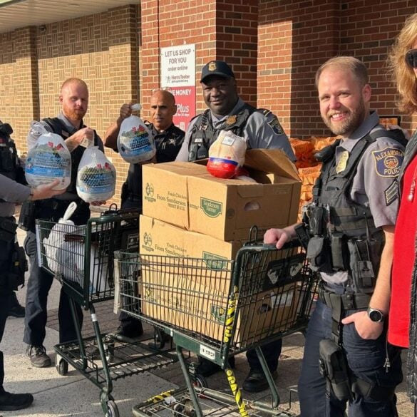 Alexandria police and sheriff's office deliver thanksgiving meals to families in need - photo licensed by shore news network.