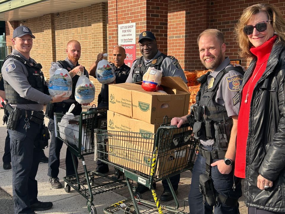 Alexandria police and sheriff's office deliver Thanksgiving meals to families in need