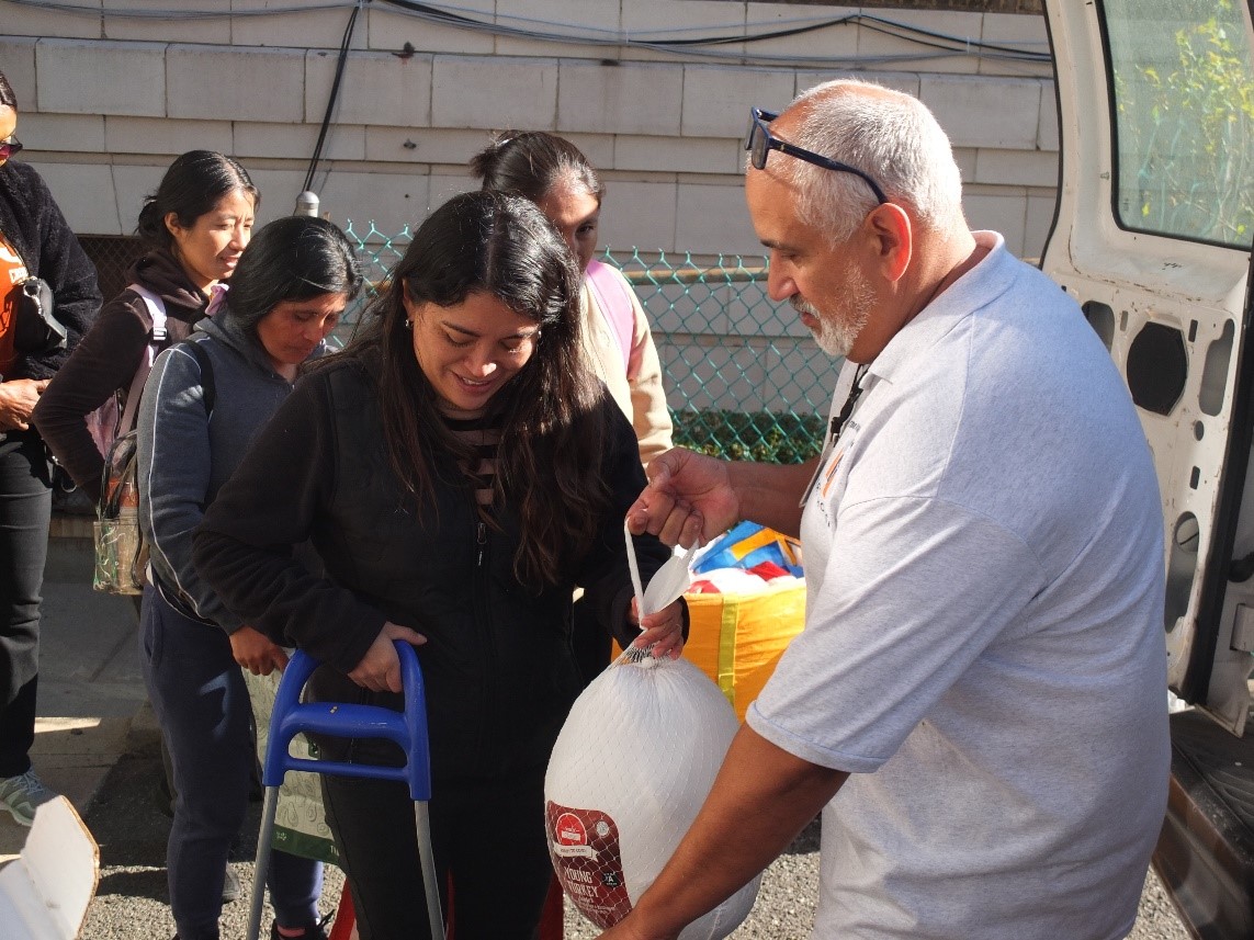 Mercy House sets record with 650 Thanksgiving turkey giveaway across three locations