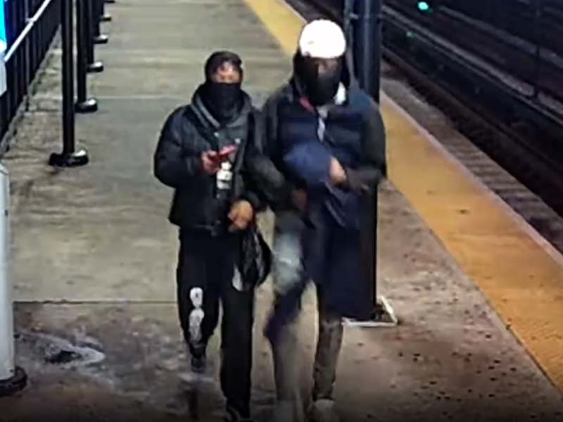 NYPD seeks suspects in robbery of teenager aboard Bronx subway train