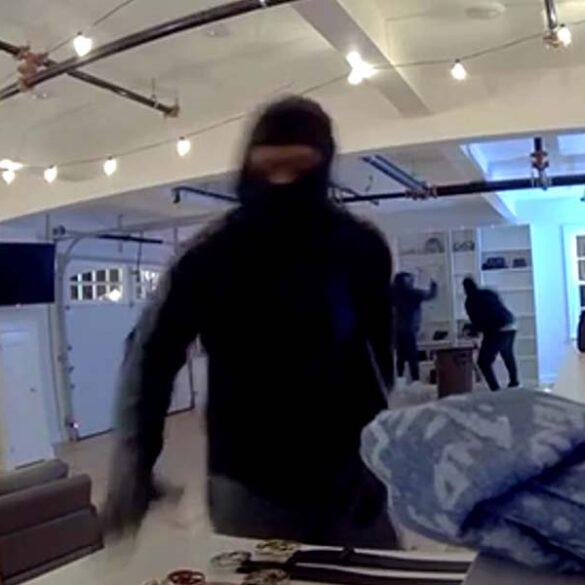 Watch: thieves steal $118,000 in handbags from new jersey store in the middle of the night - photo licensed by shore news network.