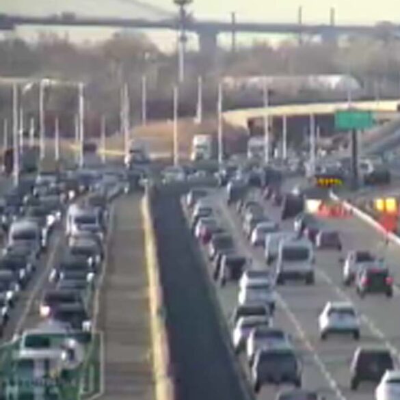 Traffic disruptions mount on new jersey turnpike, parkway during morning rush - photo licensed by shore news network.