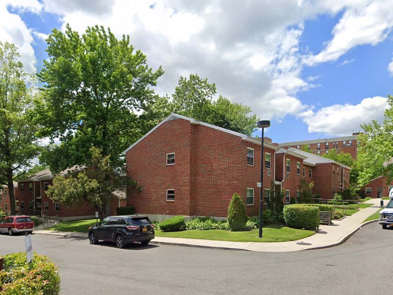 87-year-old woman stabbed to death inside Staten Island home, suspect in custody