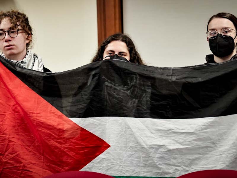 Protesters ejected from Middletown council meeting after singing ceasefire carols