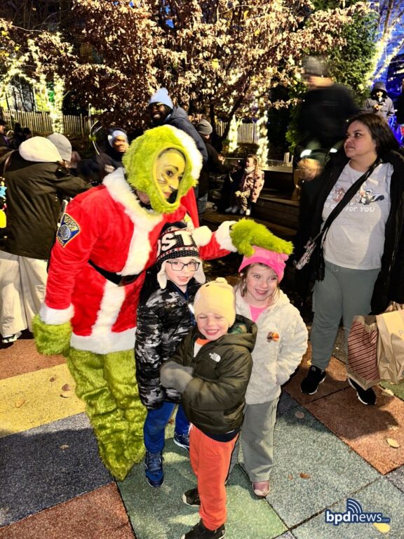 Boston police spread holiday cheer at Martin’s Park ship lighting event Boston police spread holiday cheer at Martin’s Park ship lighting event