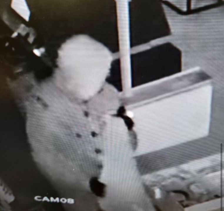 Manchester police seek help identifying suspect in smoke shop burglary Manchester police seek help identifying suspect in smoke shop burglary