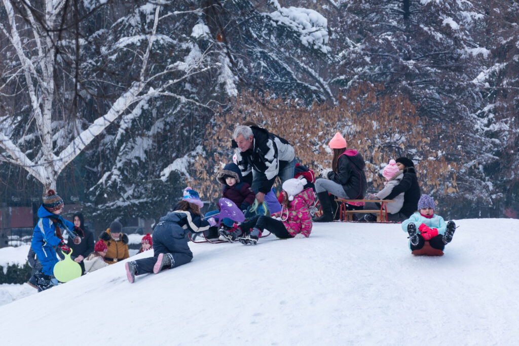New Jersey wakes up to snow as cold weather to continue through weekend