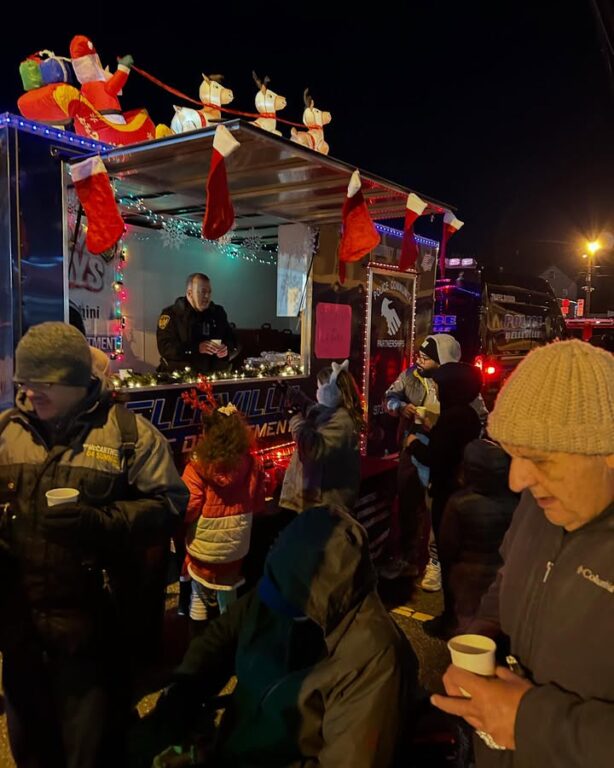 Belleville police serve up safety and holiday cheer at annual tree lighting