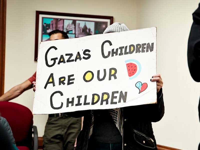 Protesters ejected from Middletown council meeting after singing ceasefire carols Protesters ejected from Middletown council meeting after singing ceasefire carols