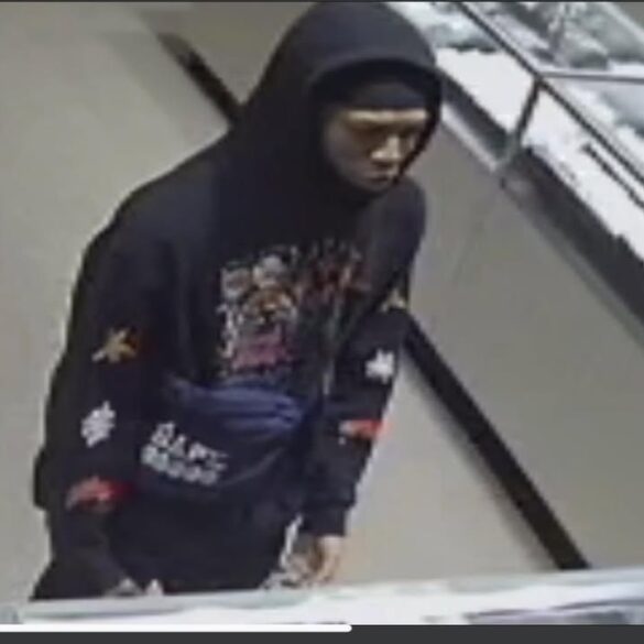 Suspects rolls off with $10,000 rolex at virginia jewelry store - photo licensed by shore news network.