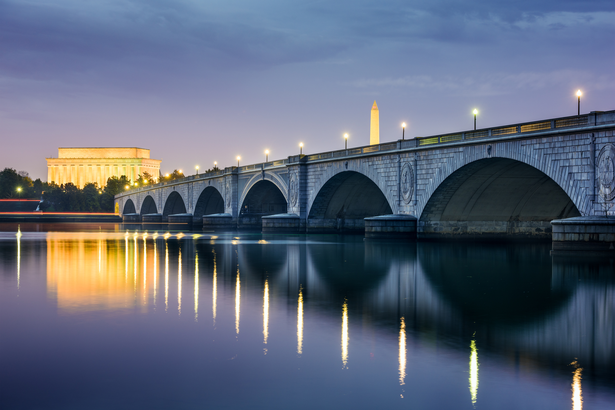 Watch: Driver dies after car plunges off Arlington Memorial Bridge into Potomac River