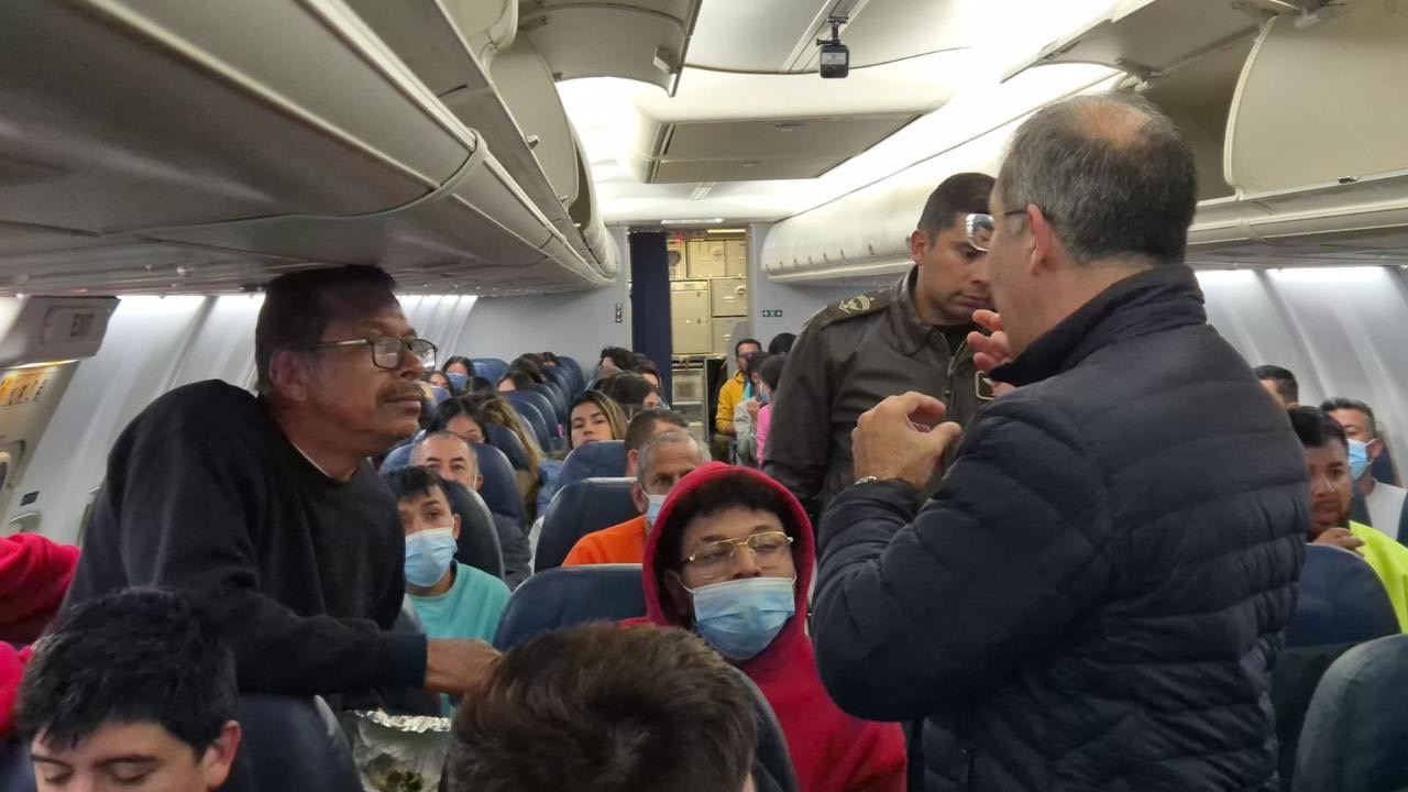 Colombian president welcomes first plane load of deported criminals from U.S.