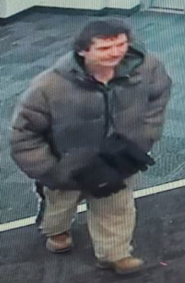 Merchandise stolen in Southwest DC as police hunt for suspect