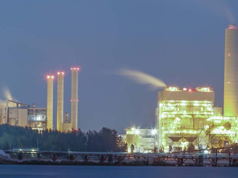 Fire breaks out at california power plant, world's largest lithium battery facility; residents urged to stay indoors - photo licensed by shore news network.