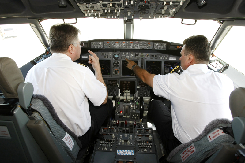 New Jersey man arrested for threatening flight crew, attempting to breach cockpit
