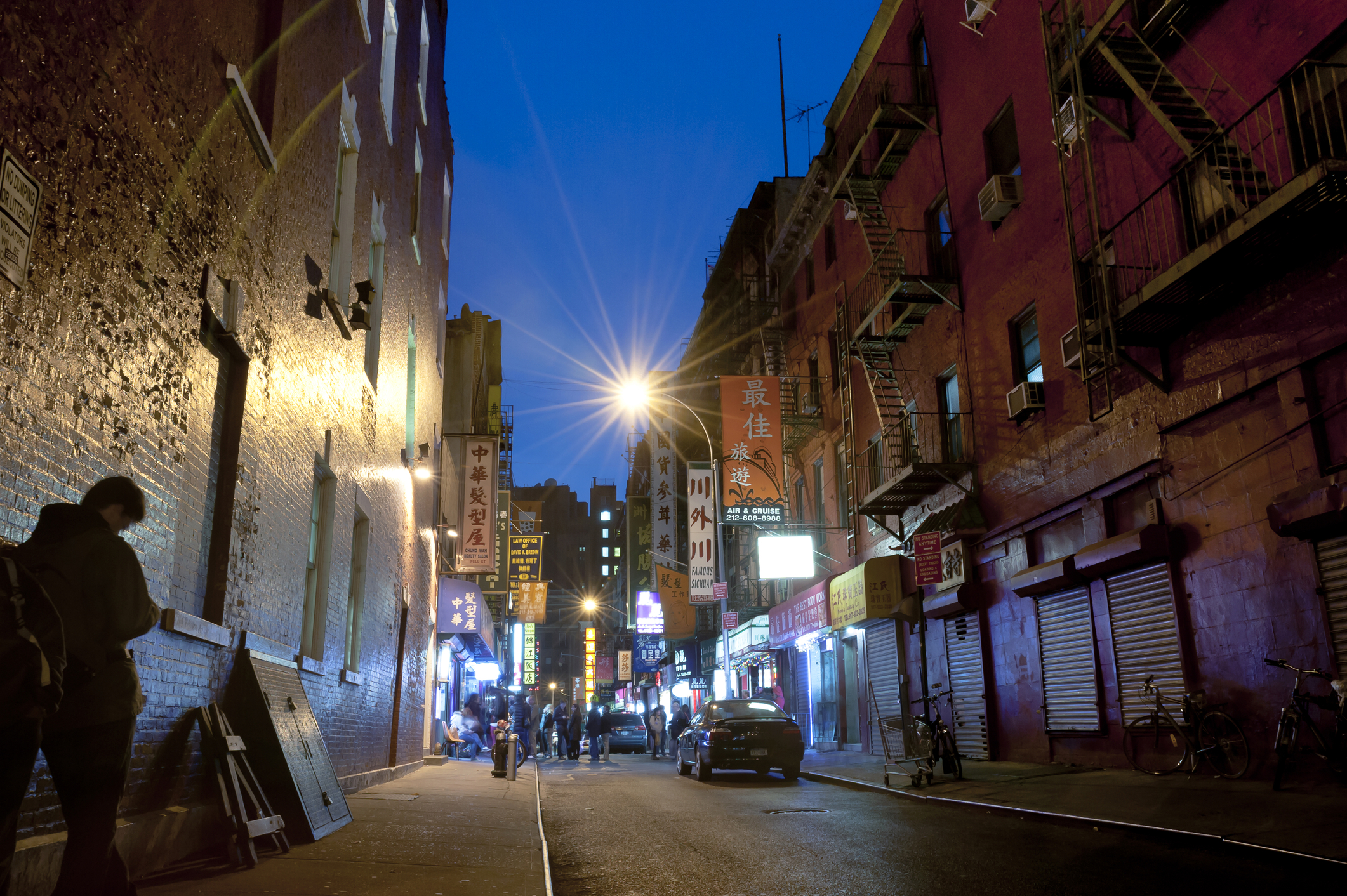 Woman assaulted, robbed in late-night attack in New York City