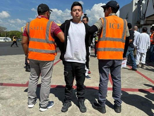 ICE removes Salvadoran fugitive wanted for homicide, terrorism in Philadelphia