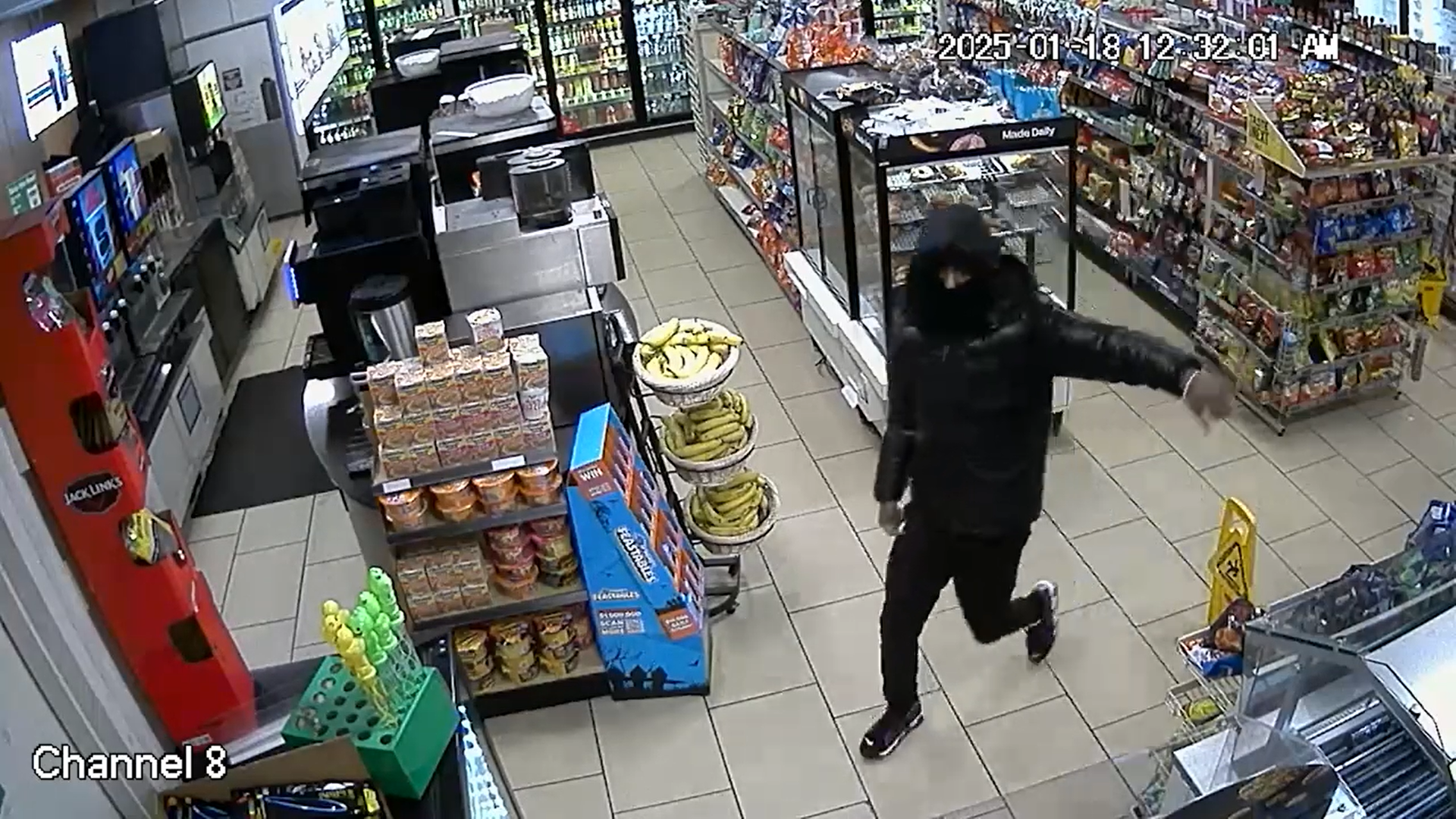 Security cameras capture suspect in bold Northeast D.C. business robbery