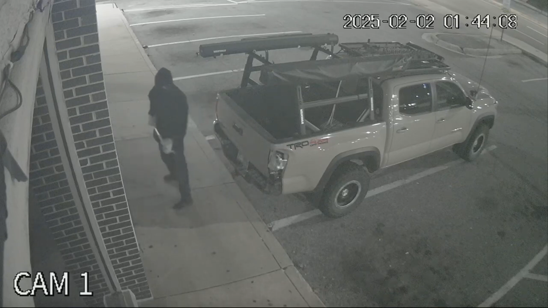 Burglars smash into Northeast DC business and flee with stolen goods