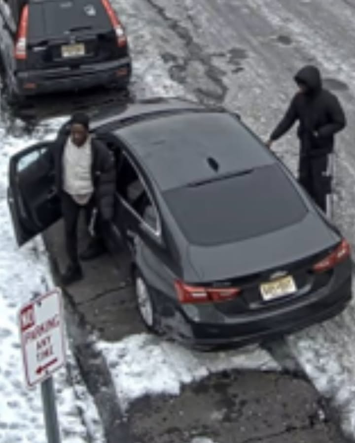 Newark police seek suspects in violent carjacking