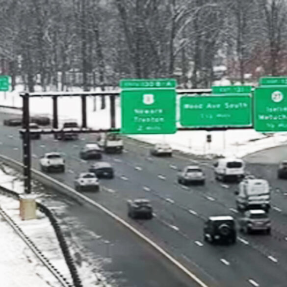 New jersey traffic impacted by overnight snow and sleet - photo licensed by shore news network.
