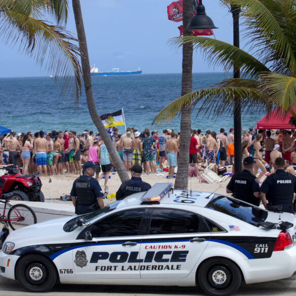 Hundreds of teens swarm fort lauderdale beach, triggering police response and brief shutdown - photo licensed by shore news network.
