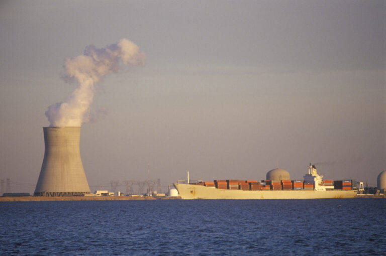 Salem nuclear power plant at delaware bay, nj