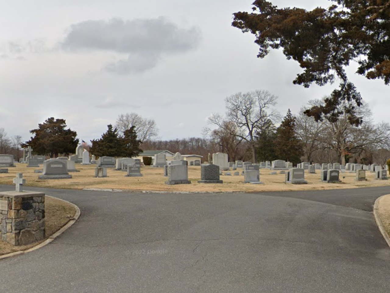 Car crashes into cemetery, strikes gravestones in Wall Township