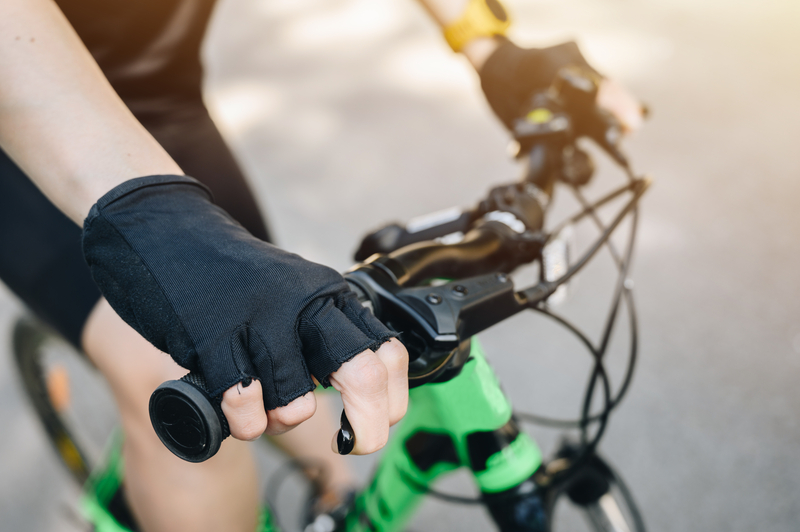 White House Press Pool Triggered by Cyclist Shouting "Yo, Fake News" While Munching Donuts