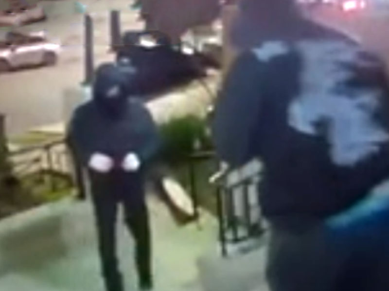 Masked bandits tie up two women, steal over $1M in Queens home invasion robbery