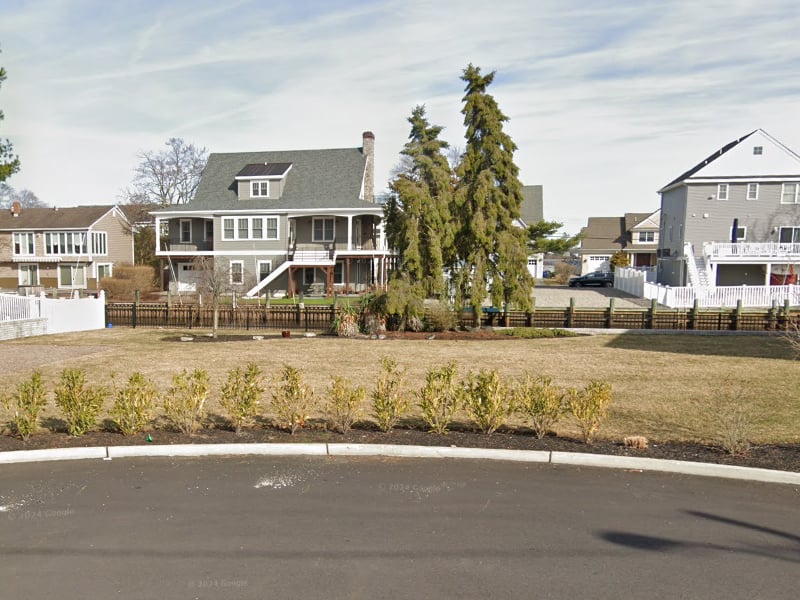 Lakewood man found dead in Toms River lagoon Lakewood man found dead in Toms River lagoon