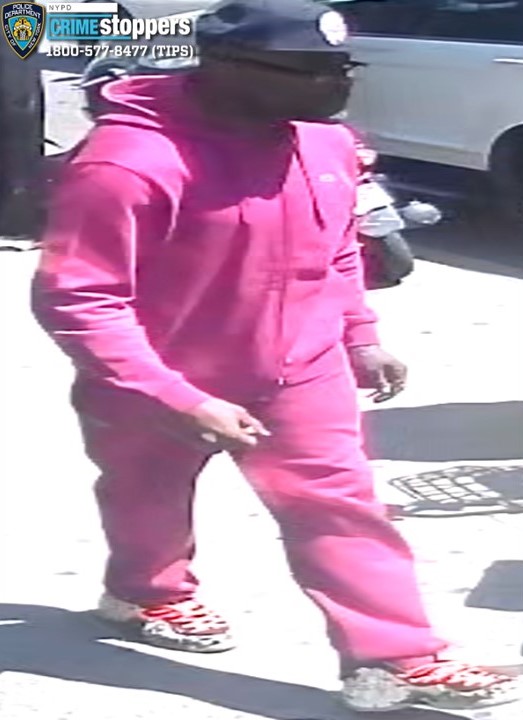 Manhunt underway after 70-year-old assaulted with chair and robbed in Bronx Manhunt underway after 70-year-old assaulted with chair and robbed in Bronx