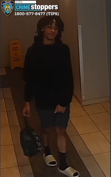 Food delivery worker robbed at knifepoint in Bronx building Food delivery worker robbed at knifepoint in Bronx building