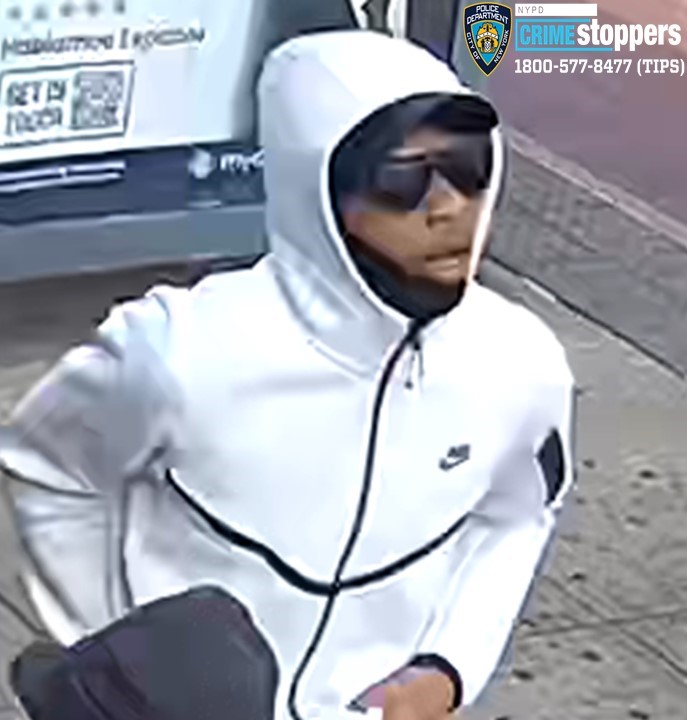 Police seek suspect in series of Brooklyn robberies targeting women Police seek suspect in series of Brooklyn robberies targeting women