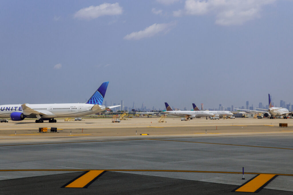 New Jersey Air Traffic Controllers Walk Out to Protest Years of Mismanagement