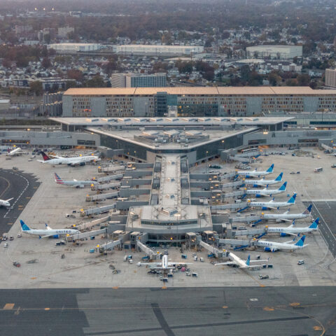 Faa plans years-long newark airport flight reductions as staffing crisis drags on - photo licensed by shore news network.