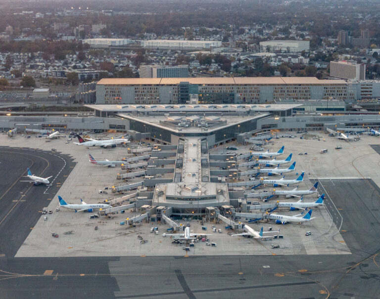 Faa plans years-long newark airport flight reductions as staffing crisis drags on - photo licensed by shore news network.
