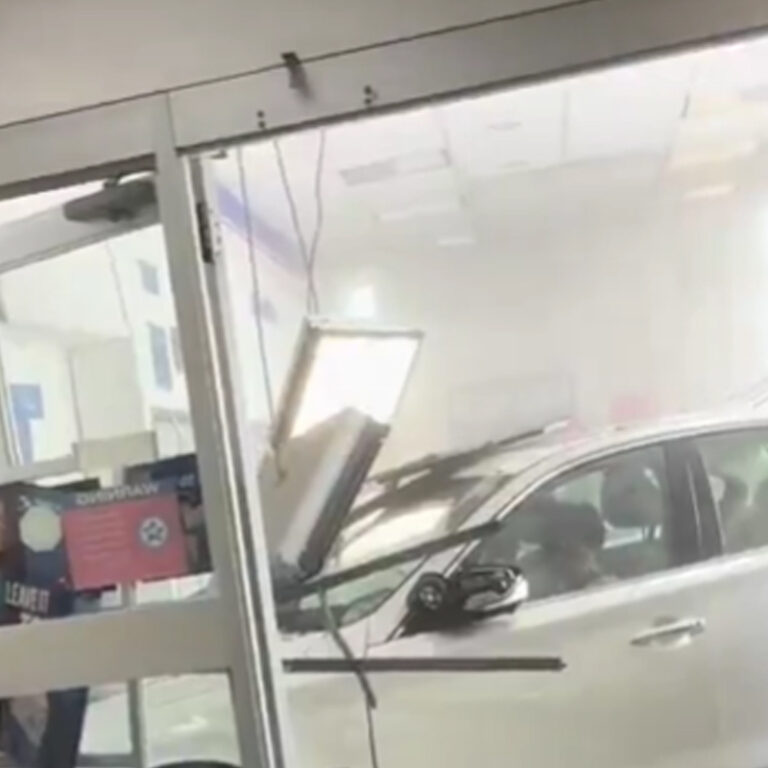 Car crashes into Middletown Post Office after driver mistakes gas for brake