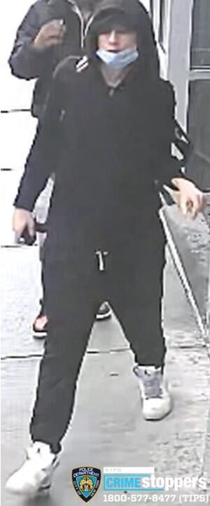 Six suspects sought in group assault and robbery in Flushing Six suspects sought in group assault and robbery in Flushing